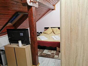 Фото номера Номер с кроватью размера &quot;queen-size&quot; и видом на сад Проживание в семье Casa Suzy &amp; Roxy г. Arpaşu de Jos 2