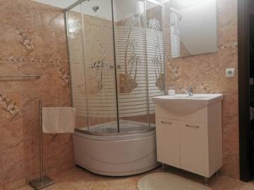 Фото номера Двухместный номер с 1 кроватью, вид на сад Проживание в семье Casa Suzy &amp; Roxy г. Arpaşu de Jos 5