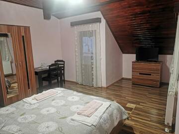 Фото номера Двухместный номер с 1 кроватью, вид на сад Проживание в семье Casa Suzy &amp; Roxy г. Arpaşu de Jos 6