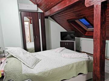 Фото номера Двухместный номер с 1 кроватью, вид на сад Проживание в семье Casa Suzy &amp; Roxy г. Arpaşu de Jos 3